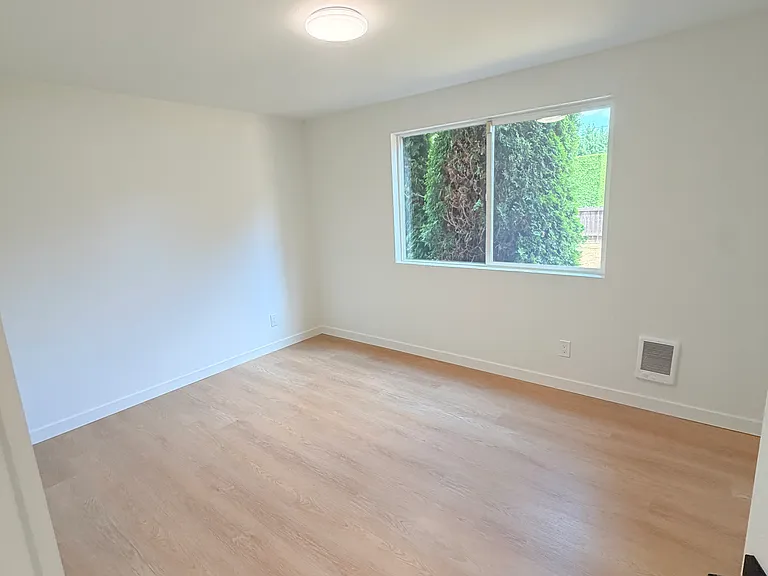 222 Chicago Blvd S #A — Photo 4