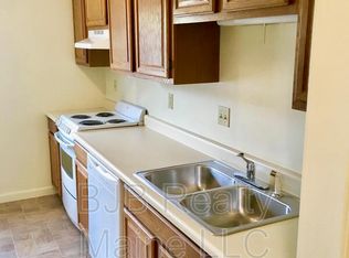 6 Oregon Ave APT 5, Old Orchard Beach, ME 04064