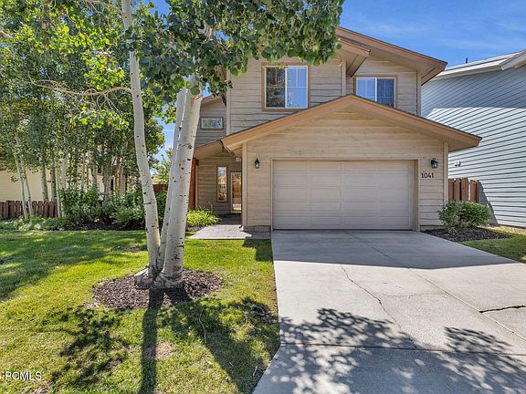 3rd image of 1041 Lincoln Ln