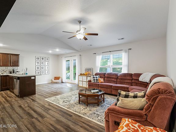 5th image of 300 Contentment Ln