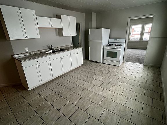 4th image of 102 Sunset St