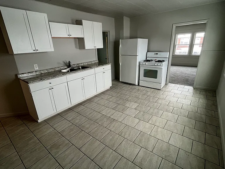 102 Sunset St — Photo 4