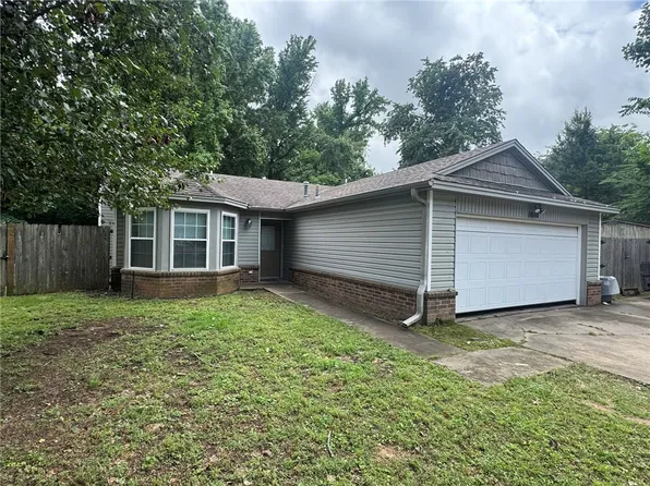 1010 E 23rd St, Russellville, AR 72802