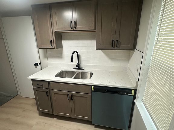 4th image of 650 E 169th St #650