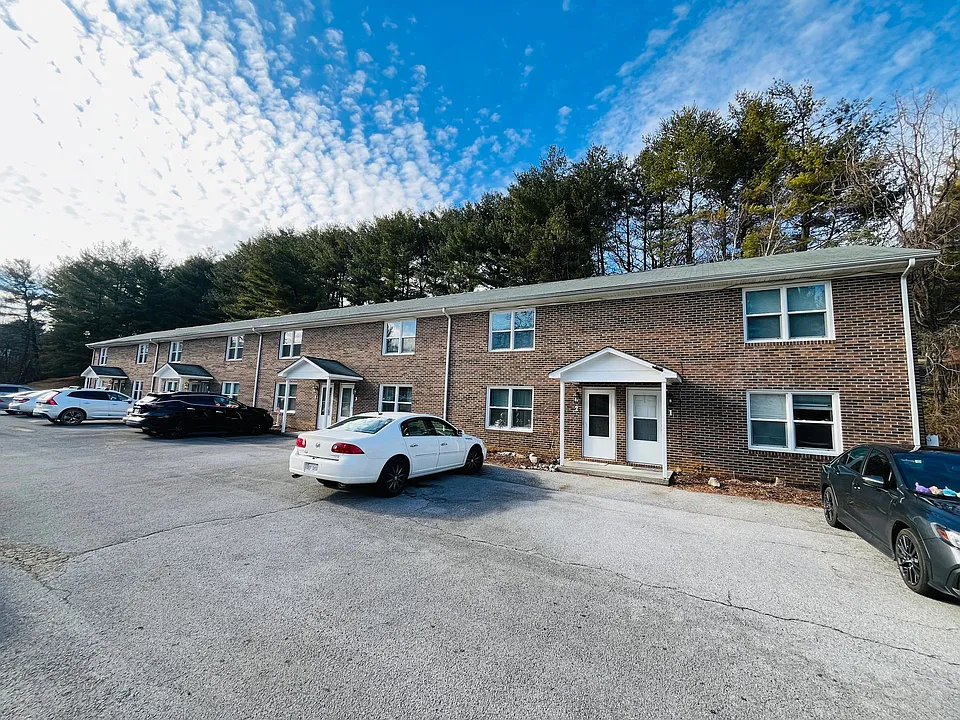 2 Bedroom, 1 Bath Townhouse
