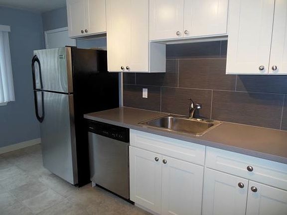 4th image of 39 Sherland Ave