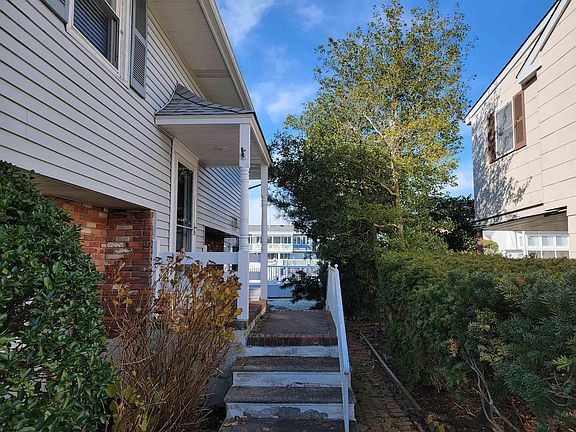 3rd image of 20 Barbados Ln