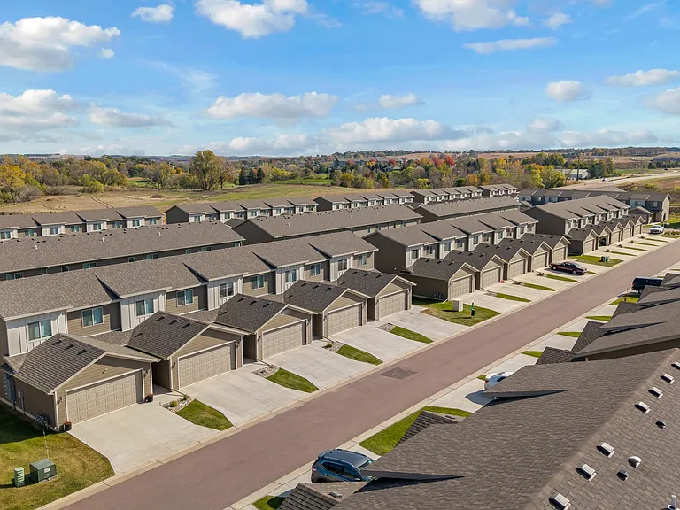 Willows East Commons — Photo 17