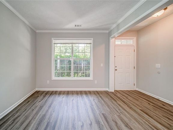 4th image of 132 Diamond Ridge Ave