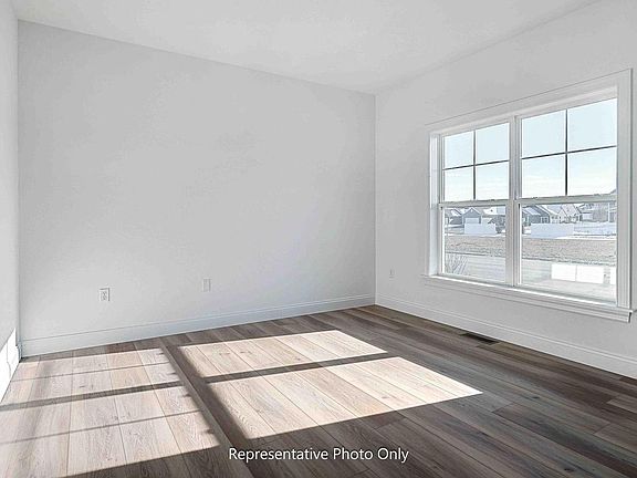 5th image of 14 Walton Hill Cir