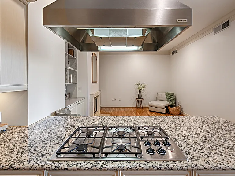 2828 Hood St #1008 — Photo 18