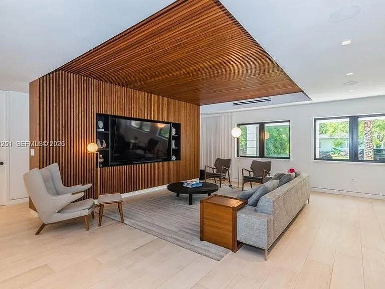 1035 Catalonia Ave — Photo 7