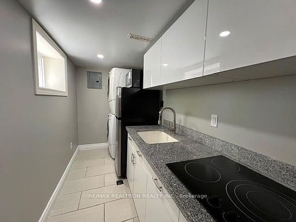 5th image of 37 Kenton Dr