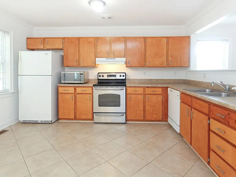 1812 Pegram St — Photo 5