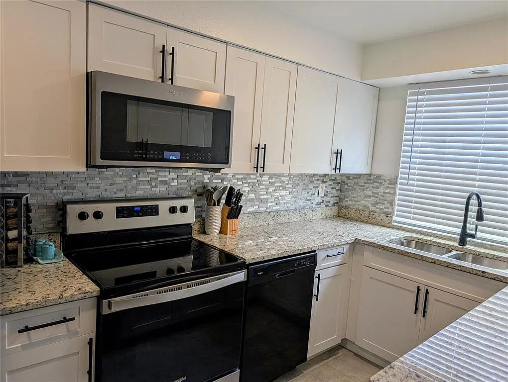 3 bed, 2.5 bath, 1588 sqft, $2,600 — Photo 2