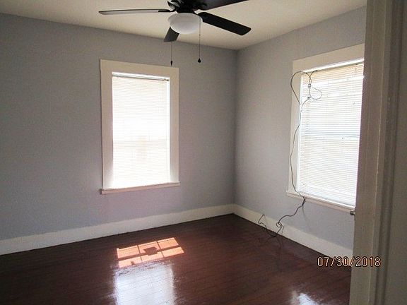4th image of 624 W Kleberg Ave