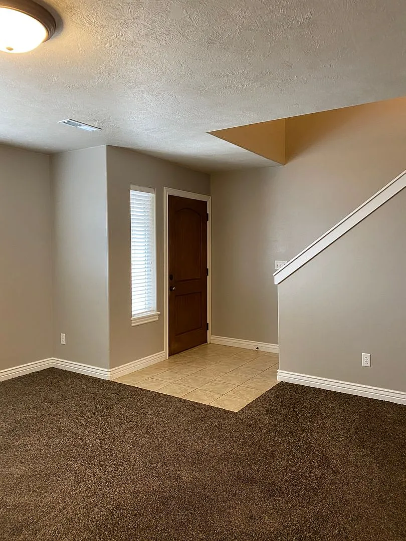 3 Bedroom, 1.5 Bath Townhome in the Meadows! — Photo 4