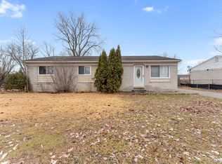 27040 Stacy St, Taylor, MI 48180