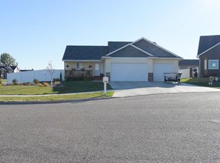 2701 Heritage Ct, Minot, ND 58703