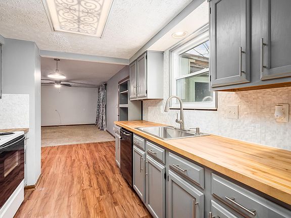 2nd image of 4923 Hallwood Ct