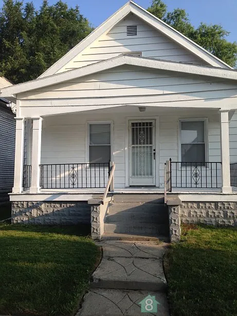 420 Everett St photo 1