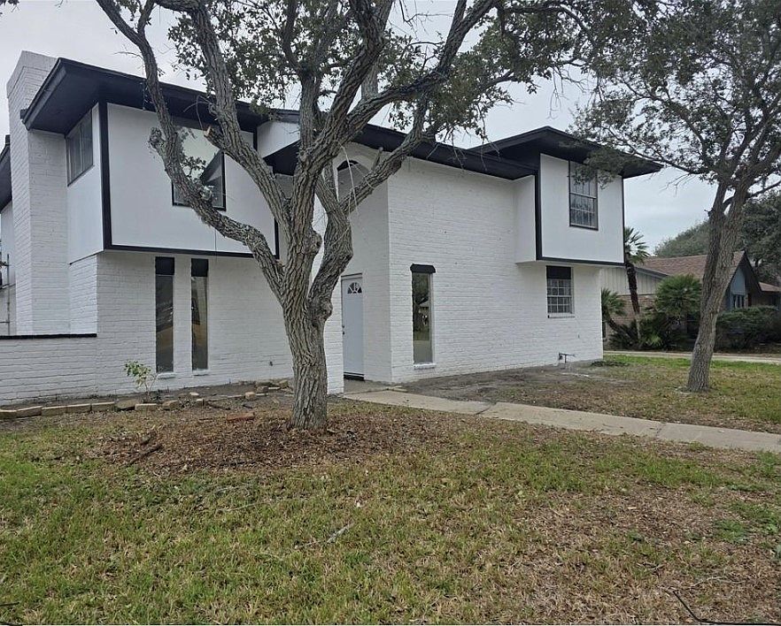 1st image of 932 Waterview St