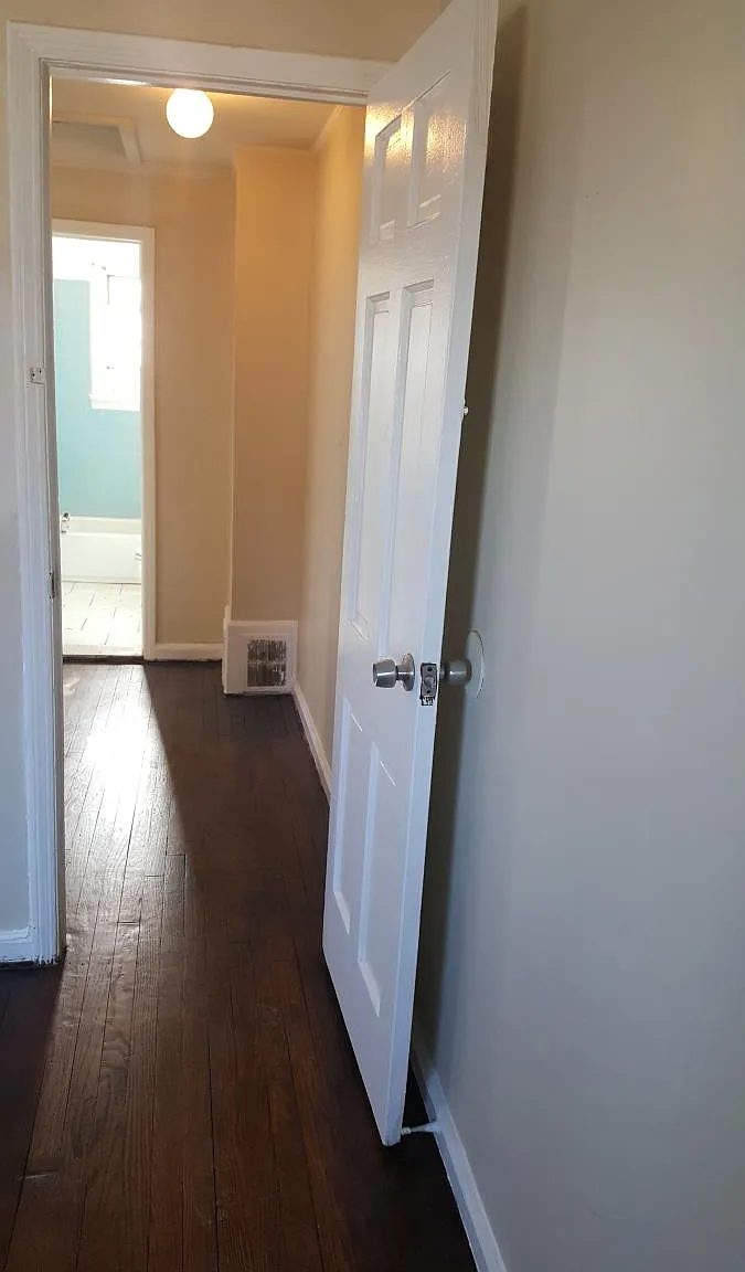 2 bed, 2100 sqft, $2,100 — Photo 4