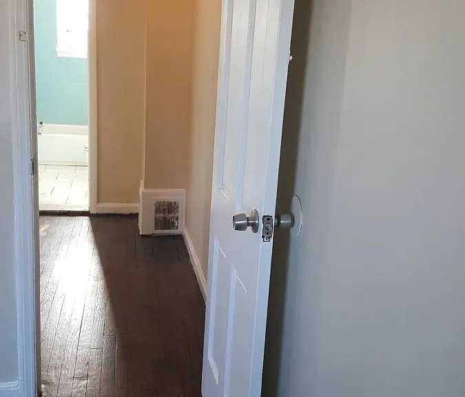 34 Dupont Pl — Photo 4