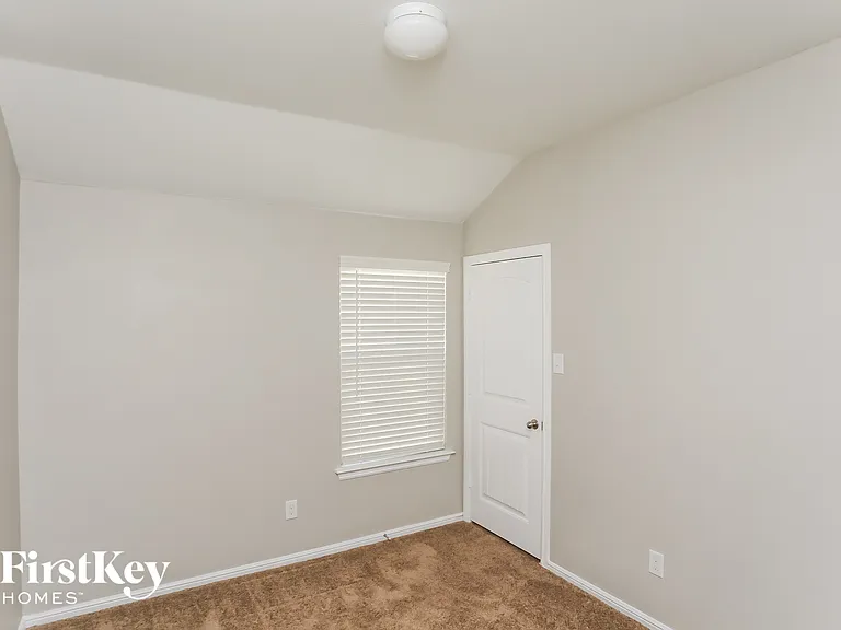 853 Wylie St — Photo 12