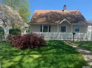 115 Cornflower Rd, Levittown, NY 11756