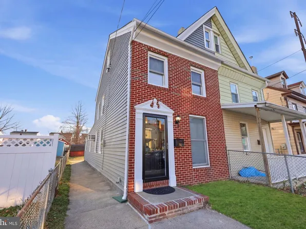 702 Corson St, Bristol, PA 19007