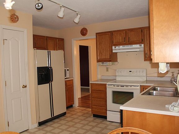 3rd image of 6964 Beagle Dr
