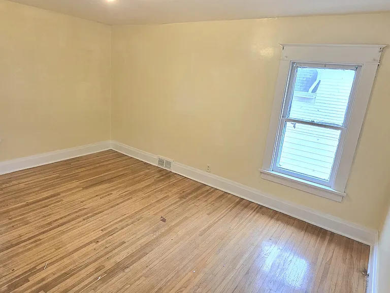 109 Leonard St — Photo 6