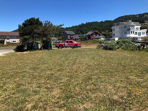 5th image of 883 Lower Pacific Dr