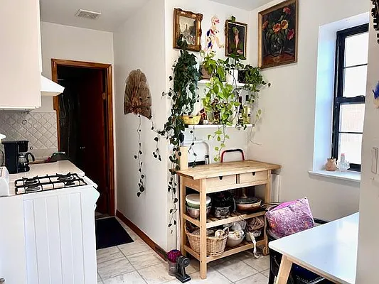 Rented by Apple Exclusive Realty Inc | media 1