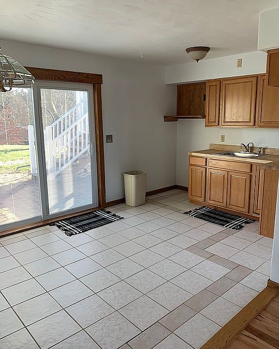 1st image of 321 Mar Lou Ln