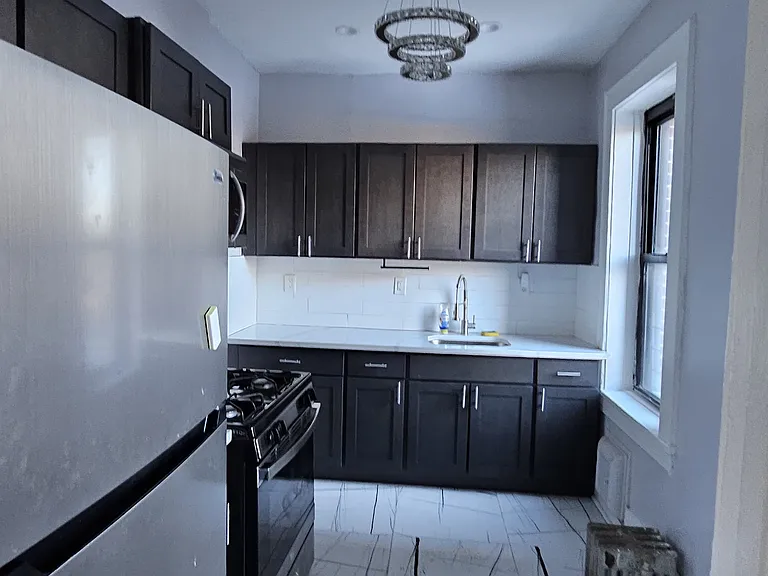 610 Salem Ave — Photo 9