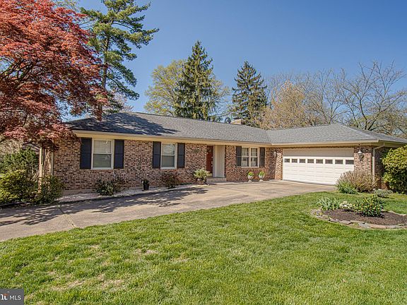 2nd image of 1328 Titania Ln