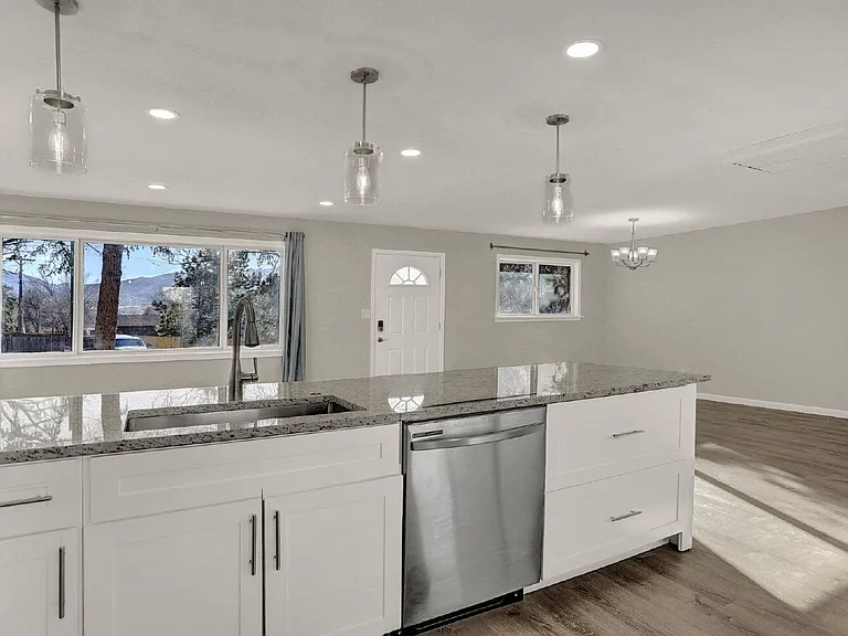 817 Westmoor Dr — Photo 9