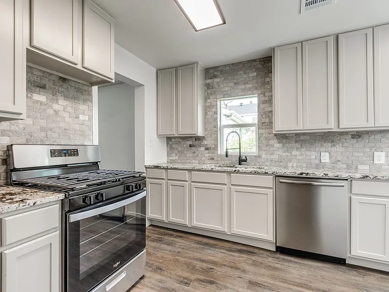 1017 N Pottenger Ave — Photo 2