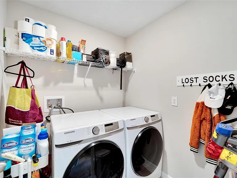 403 Royal Empress Dr — Photo 31