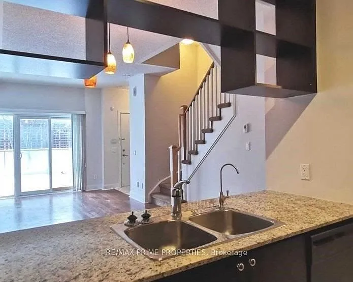 315 Village Green Sq #Townhouse 69 — Photo 6