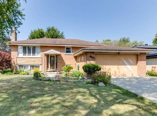 574 N Plamondon Dr, Addison, IL 60101