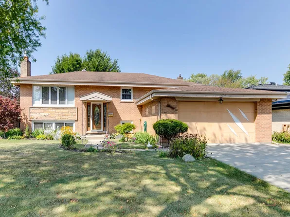 574 N Plamondon Dr, Addison, IL 60101