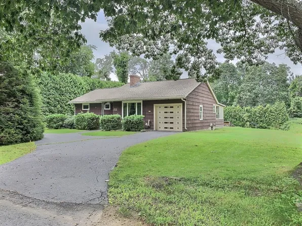 330 Hollis Rd, Lunenburg, MA 01462