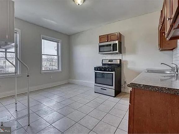 3rd image of 748 Reservoir St APT 3