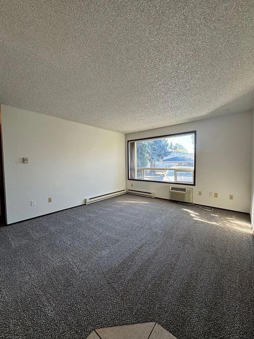 1204 N B St — Photo 3