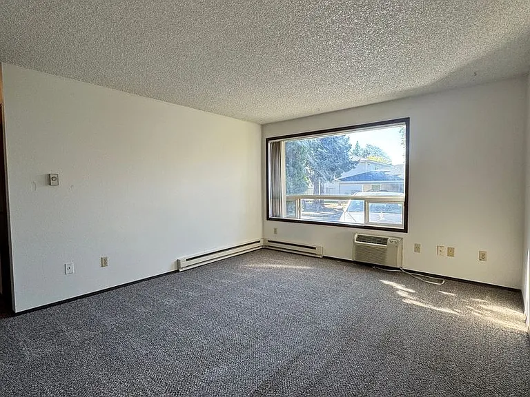 1204 N B St — Photo 16