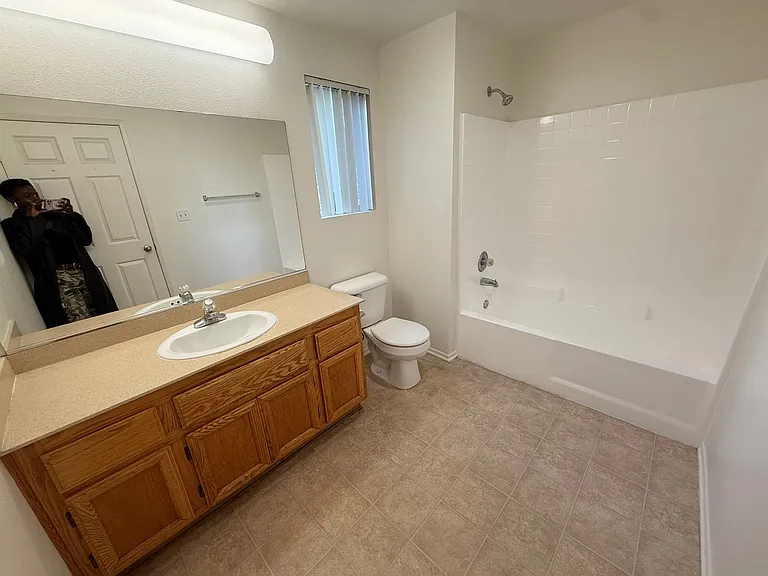 12950 Hartland St — Photo 5