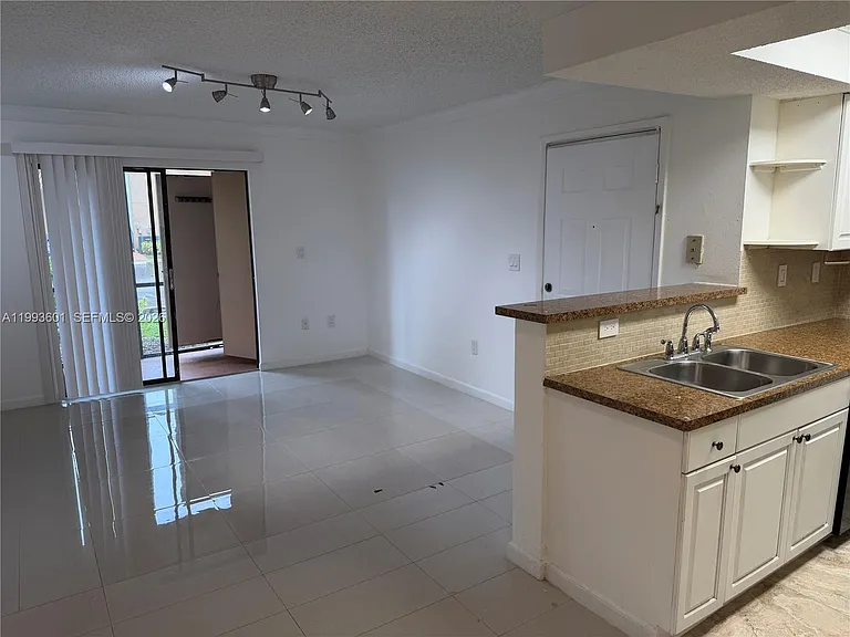 15560 SW 106th Ln #1305 — Photo 8